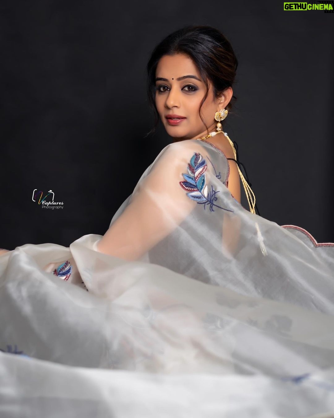 Priyamani Instagram - Embrace the drapes …. Adore the grace ❤️❤️❤️❤️ Saree : @phanireddyofficial Jewellery : @houseofqc Styling : @stylebyannapurna Team : @i.deekshasetti 📸 : @v_capturesphotography MUH : @pradeep_makeup @shobhahawale