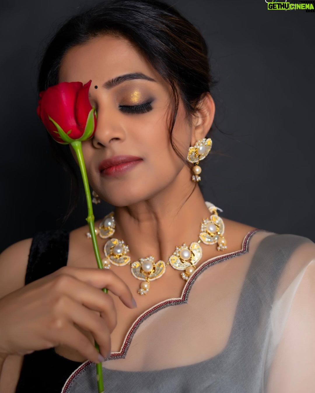 Priyamani Instagram - Embrace the drapes …. Adore the grace ❤️❤️❤️❤️ Saree : @phanireddyofficial Jewellery : @houseofqc Styling : @stylebyannapurna Team : @i.deekshasetti 📸 : @v_capturesphotography MUH : @pradeep_makeup @shobhahawale