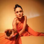 Priyanka Chahar Choudhary Instagram - Orange extravaganza 🧡 Photographer: @abhay_r_kirti Styled by : @kmundhe4442 Outfit by : @papzclothing Hair: @trevenihairartist Makeup: @makeoverbysejalthakkar #PriyankaChaharChoudhary