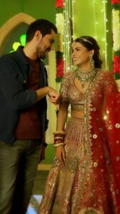 Priyanka Chahar Choudhary Instagram - Fun #BTS from the #Zohrajabeen shoot. Such a lovely team to work with @priyankachaharchoudhary @arvindrkhaira @dilrajnandha 🤗🤗🙌🏽🙌🏽 Thanks @bpraak bhai and @jaani777 brother for trusting me with the song ❤️❤️💪💪 Special Mention @panchalic #reelsinstagram #reelsindia #musicvideo #explore #reelkarofeelkaro