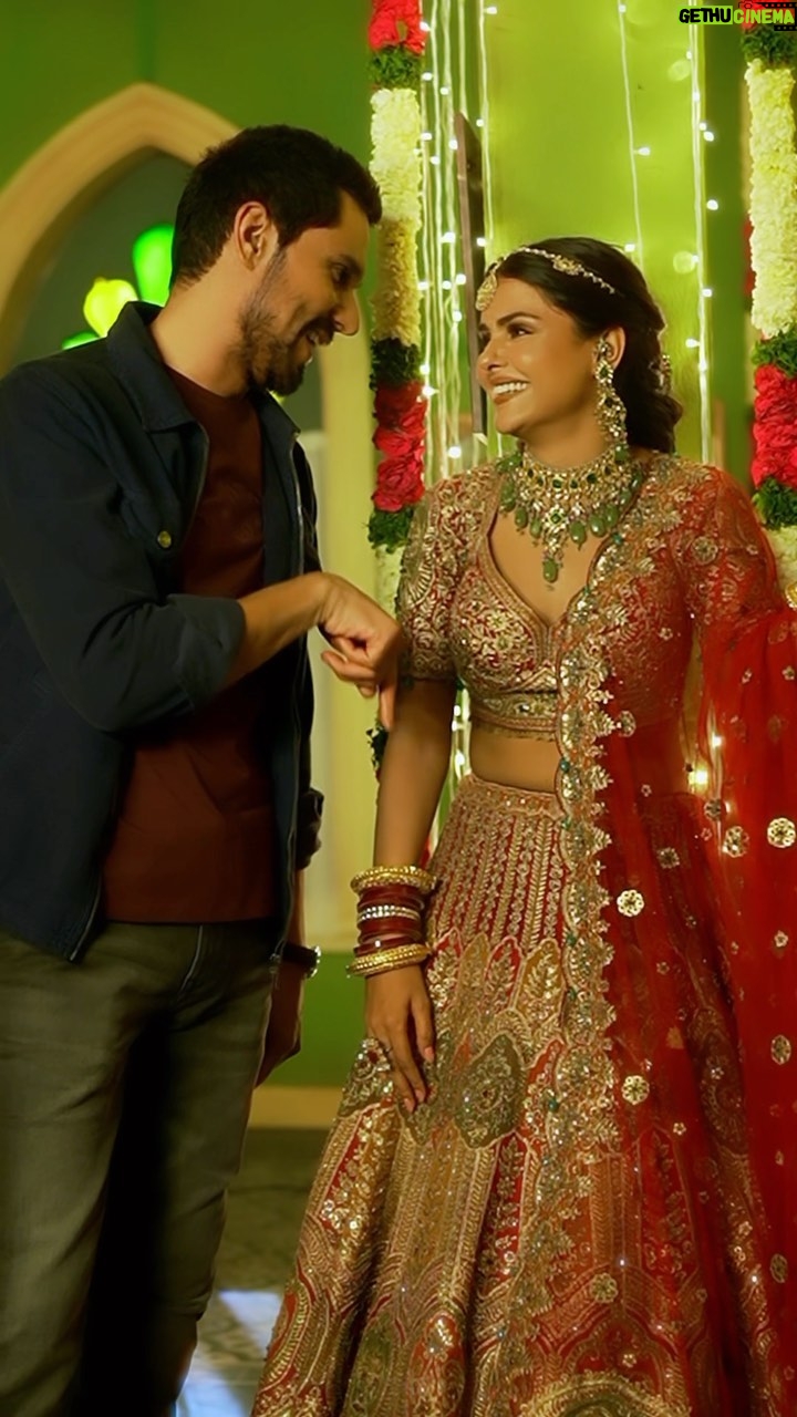 Priyanka Chahar Choudhary Instagram - Fun #BTS from the #Zohrajabeen shoot. Such a lovely team to work with @priyankachaharchoudhary @arvindrkhaira @dilrajnandha π€π€ππ½ππ½ Thanks @bpraak bhai and @jaani777 brother for trusting me with the song β€οΈβ€οΈπͺπͺ Special Mention @panchalic #reelsinstagram #reelsindia #musicvideo #explore #reelkarofeelkaro