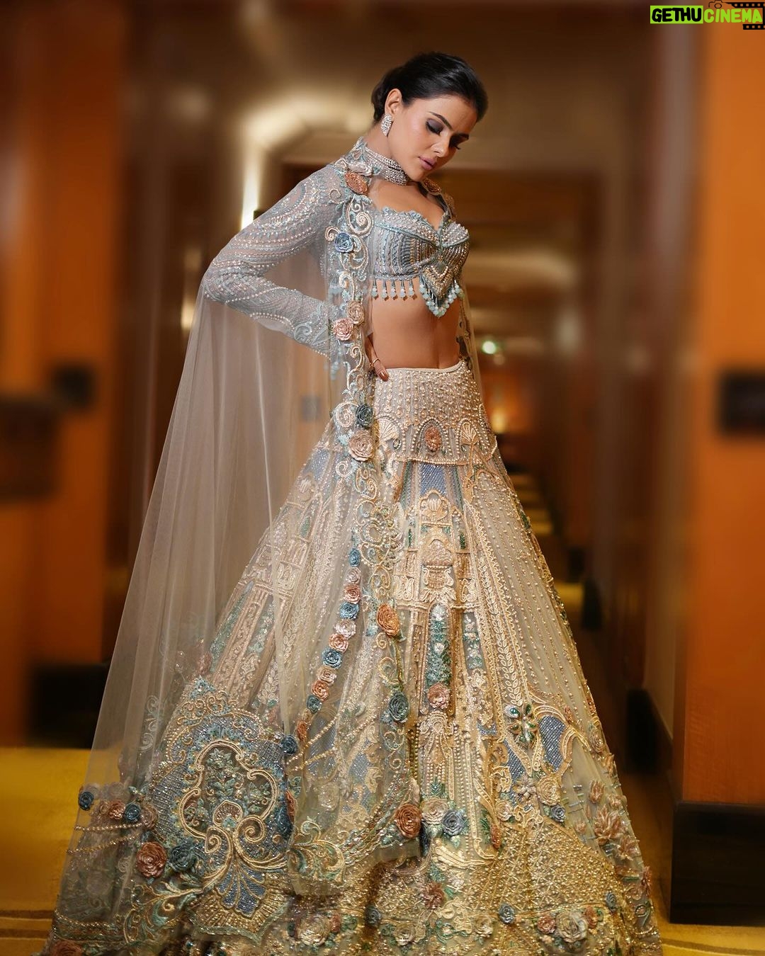 Priyanka Chahar Choudhary Instagram - Nothing can beat that Desi Glam⚡ Showstopper for @anjaleeandarjunkapoor ✨ Photographer: @harrymalik__photography__ Makeup: @iffatfatma204 Hair: @amitbhardwaj.hair #priyankachaharchoudhary