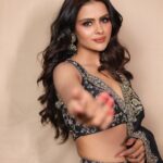 Priyanka Chahar Choudhary Instagram - 🖤🖤🖤 Styled by - @kmundhe4442 Photographer - @portraitdeewana Makeup and Hair - @makeoverbysejalthakkar Outfit - @swathiveldandi_offical Team - @greenlight__media