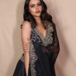 Priyanka Chahar Choudhary Instagram - 🖤🖤🖤 Styled by - @kmundhe4442 Photographer - @portraitdeewana Makeup and Hair - @makeoverbysejalthakkar Outfit - @swathiveldandi_offical Team - @greenlight__media