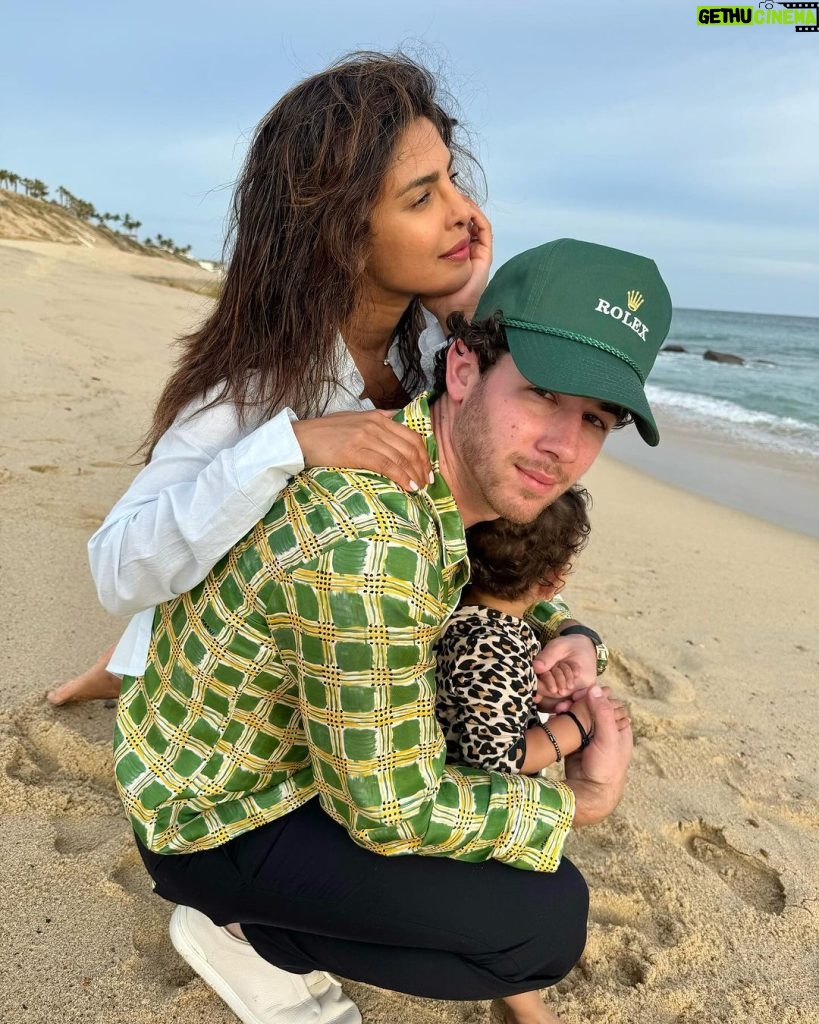 Priyanka Chopra Instagram - Took some time to feed my soul. 2023 had me spent.. maybe I still am. Here’s to a 2024 highlighted by peace, respite, family, love, joy and community. Hold your loved ones close. We are very lucky if we can. Happy new year ❤🙏🏽 Cabo San Lucas,Mexico