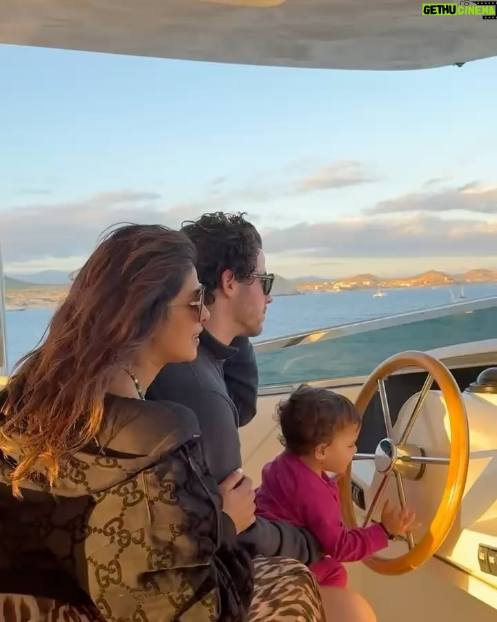 Priyanka Chopra Instagram - Took some time to feed my soul. 2023 had me spent.. maybe I still am. Here’s to a 2024 highlighted by peace, respite, family, love, joy and community. Hold your loved ones close. We are very lucky if we can. Happy new year ❤🙏🏽 Cabo San Lucas,Mexico