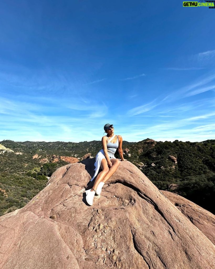Priyanka Chopra Instagram - Sometimes you just need a stroll 😋😀 Topanga Canyon