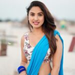 Priyanka KD Instagram - कोई लफ़्यों के लिए बैठा रहा , किसी ने आँखें पढ़ ली ♥️ #photoshoot #photooftheday #pictures #saree #sareelove #sareefashion #blueeyes #telugu #telugucinema #hyderabad #southstyle #priyankakholgade #priyankakd #mumbai #maharashtra