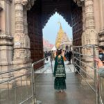 Priyanka KD Instagram – Let’s begin my BirthDay with family … every year I celebrated my birthday out of India with frnds , clubs , dance and whatever bull shit but Now i want celebrate like this 

#kashivishwanath #kashi #kashivishwanathtemple #varanasi #banaras #priyankakholgade #birthday #birthdaygirl #priyankakd