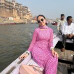 Priyanka KD Instagram – Let’s begin my BirthDay with family … every year I celebrated my birthday out of India with frnds , clubs , dance and whatever bull shit but Now i want celebrate like this 

#kashivishwanath #kashi #kashivishwanathtemple #varanasi #banaras #priyankakholgade #birthday #birthdaygirl #priyankakd