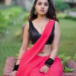 Priyanka KD Instagram - Gulabi saree Pink heart 🩷…….. #priyankakholgade #instagram #instagood #instalike #photooftheday #photography #saree #sareelove #sareefashion #gulabisaree #gulabi #love #mumbai #maharashtra #hyderabad #telugu #southmovies