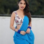 Priyanka KD Instagram - कोई लफ़्यों के लिए बैठा रहा , किसी ने आँखें पढ़ ली ♥️ #photoshoot #photooftheday #pictures #saree #sareelove #sareefashion #blueeyes #telugu #telugucinema #hyderabad #southstyle #priyankakholgade #priyankakd #mumbai #maharashtra
