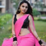 Priyanka KD Instagram - Gulabi saree Pink heart 🩷…….. #priyankakholgade #instagram #instagood #instalike #photooftheday #photography #saree #sareelove #sareefashion #gulabisaree #gulabi #love #mumbai #maharashtra #hyderabad #telugu #southmovies