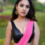 Priyanka KD Instagram - Gulabi saree Pink heart 🩷…….. #priyankakholgade #instagram #instagood #instalike #photooftheday #photography #saree #sareelove #sareefashion #gulabisaree #gulabi #love #mumbai #maharashtra #hyderabad #telugu #southmovies