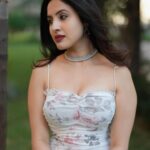 Priyanka KD Instagram - White Rose ….. #photoshoot #photography #photooftheday #priyankakholgade #instagram #instagood #love #white #mumbai #curvystyle #style #lifestyle #pose #attitude