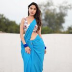 Priyanka KD Instagram - कहती है ईश्क़ दुनिया जिसे , मेरी जान-ए-मन , इस एक लफ़्ज में ही छुपी कायनात है. #reels #reelitfeelit #reelsinstagram #reelkarofeelkaro #priyankakholgade #priyankakd