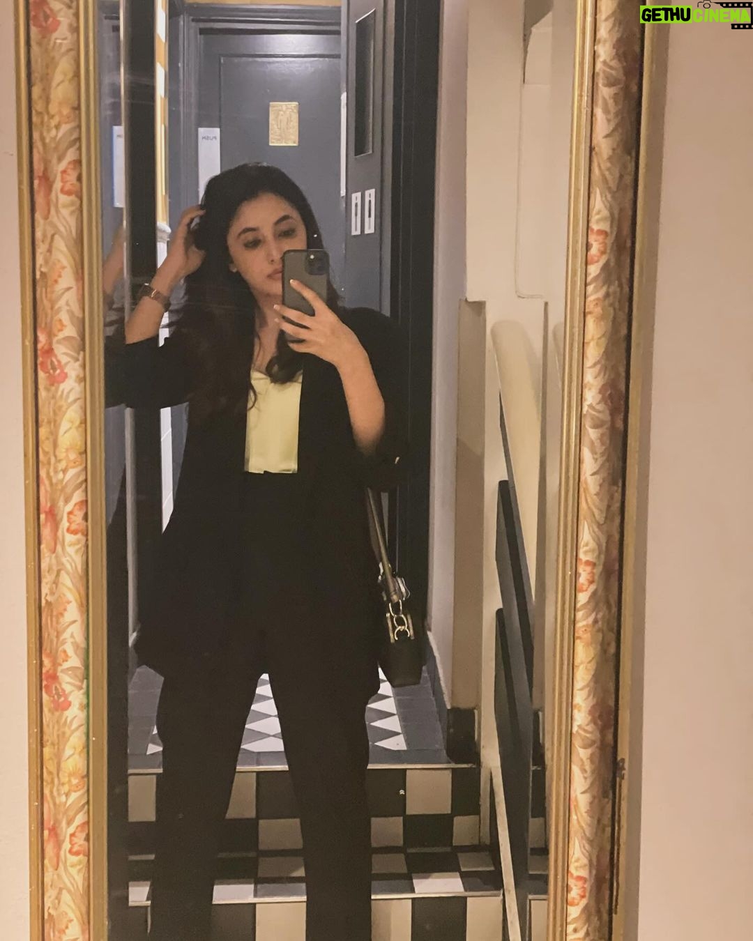 Priyanka Mohan Instagram - Peekaboo 🪞👾