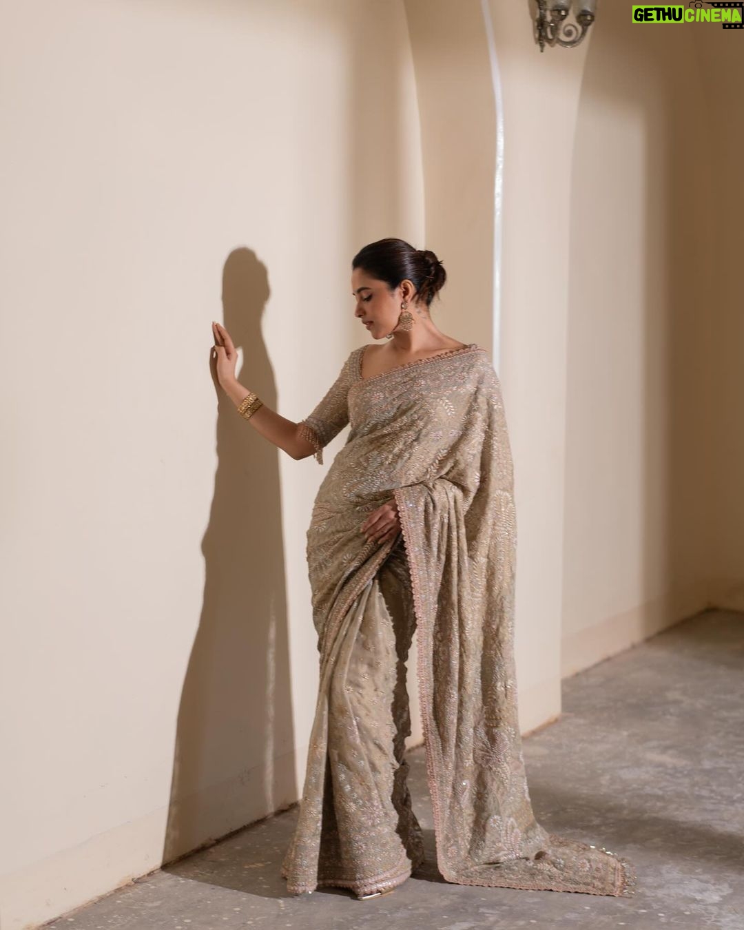 Priyanka Mohan Instagram - ✨✨✨ Outfit - @taruntahiliani Earrings - @karnikajewelshyd Footwear- @shoprivr.in Styling - @openhousestudio.in Assistant by - @mithra_kandhaswaami @prarthanasrinivasaraja Photos @kannasrihari Hair @chinnahairstylist