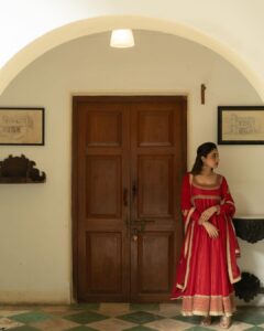 Priyanka Mohan Instagram - 🌶️🌶️🌶️ Outfit- @lajjooc Accessories- @karnikajewelshyd Footwear- @aprajitatoorofficial Styled by- @openhousestudio.in Styling team- @prarthanasrinivasaraja @mithra_kandhaswaami Photos @kannasrihari Hair @chinnahairstylist