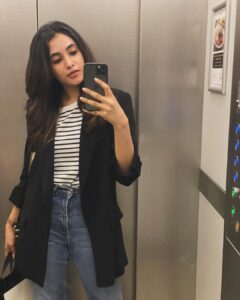 Priyanka Mohan Instagram - Peekaboo 🪞👾