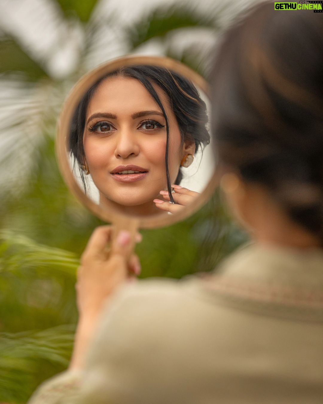 Priyanka Sarkar Instagram - @aajkaal.in @sayantan_dutta_photography @makeup_abhijithchanda @fashiondoctor_official
