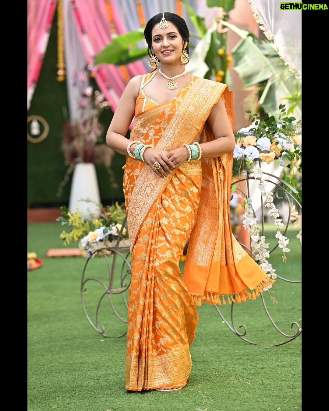 Priyanka Sarkar Instagram - Wearing @priyagopalbishoyiofficial ... @somnath_roy_photography @fashiondoctor_official @makeupbysumanganguly @moumitasani