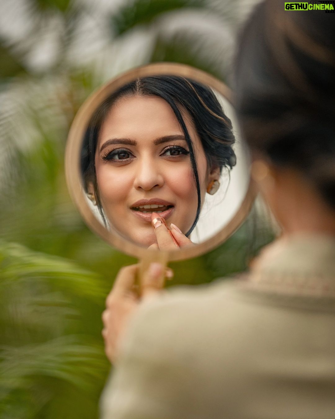 Priyanka Sarkar Instagram - @aajkaal.in @sayantan_dutta_photography @makeup_abhijithchanda @fashiondoctor_official