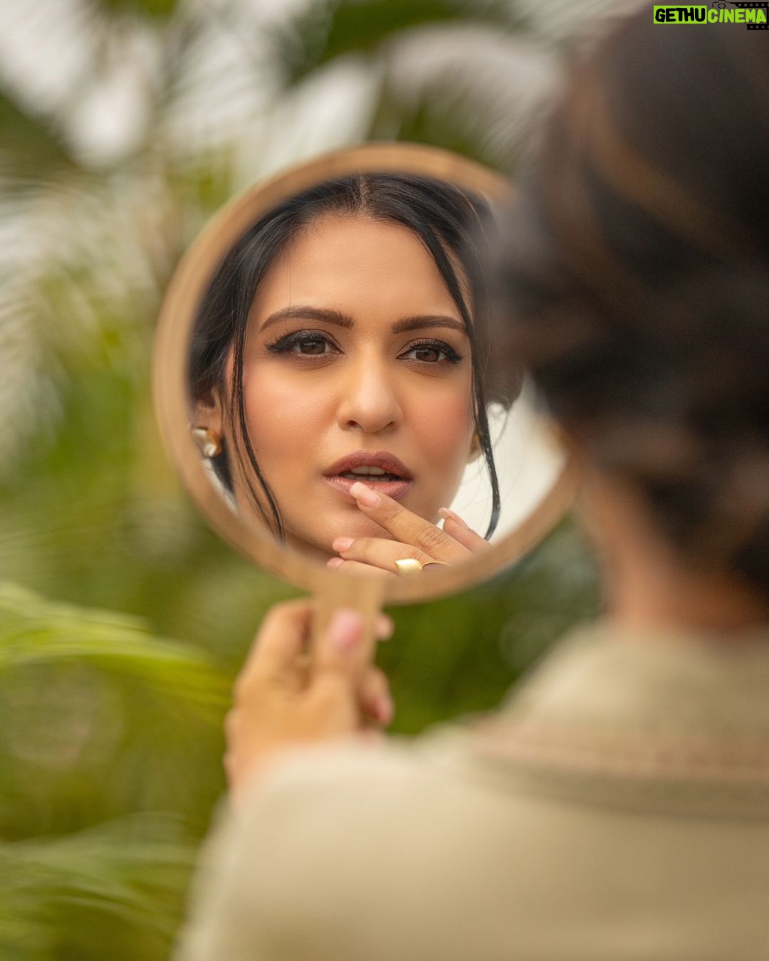 Priyanka Sarkar Instagram - @aajkaal.in @sayantan_dutta_photography @makeup_abhijithchanda @fashiondoctor_official