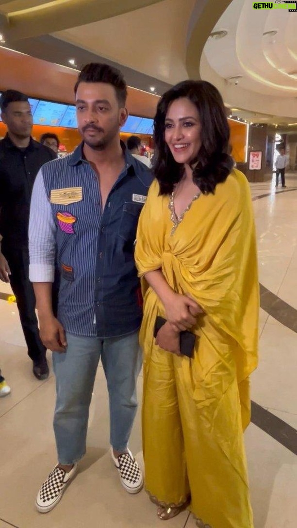 Priyanka Sarkar Instagram - Some handpicked moments from the grand premiere of #Ahollya. #NowInCinemas