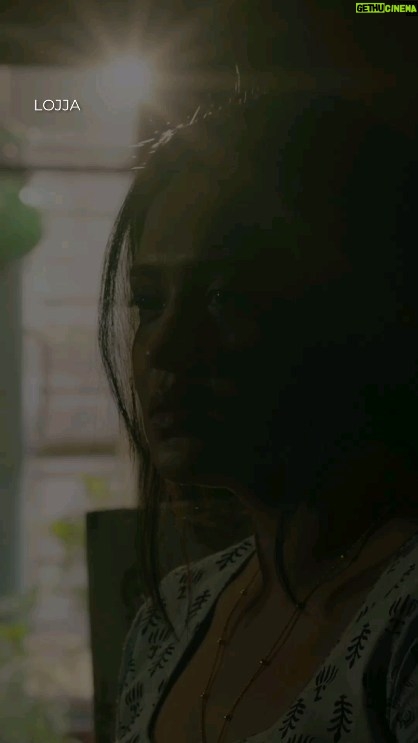Priyanka Sarkar Instagram - এটা একজন সাধারণ মেয়ের নিজের terms-এ অলক্ষ্মী হয়ে ওঠার গল্প। #Lojja: Trailer Out Now | Series directed by @aditiroyz03, based on the research conducted by @samragneebandyopadhyay, premieres 22nd March, only on #hoichoi. @priyankasarkarz @anujoy_chattopadhyay #SrijaHalum @indrasishroystories #KheyaliDastidar #NamitaChakraborty #IndrajitMazumder @sneha.mishti_official @saolichattopadhyay #SubhadeepGuha @svfsocial