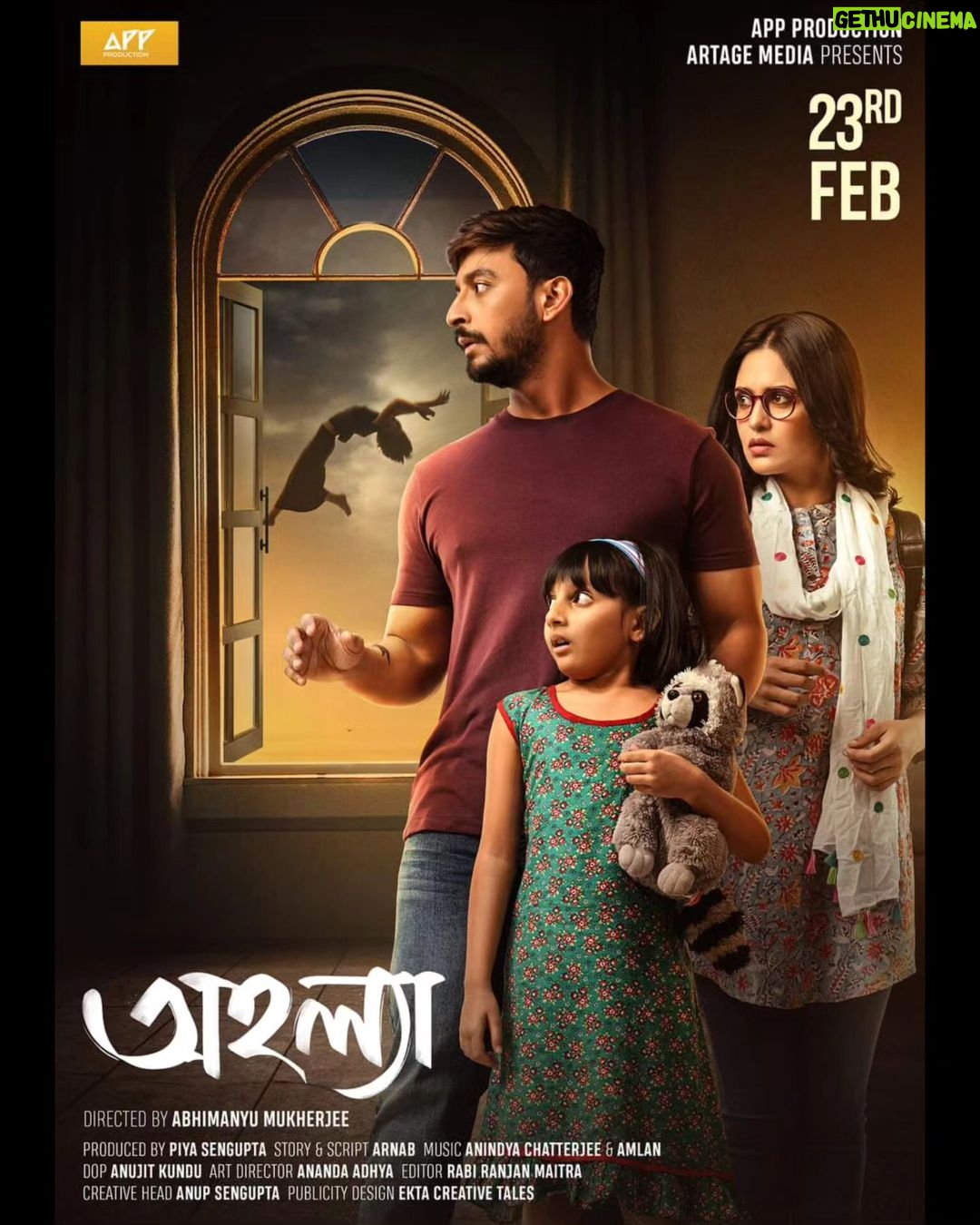 Priyanka Sarkar Instagram - "Do you dare unlock the darkness within?" Presenting the #FirstLook poster of #Ahollya. Film Releasing this 23rd Feb 2024... #AbhimanyuMukherjee @bonysengupta #PiyaSengupta @anupsengupta59 @onindoclicks @artagesocial #AppProductions