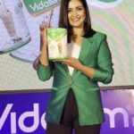 Priyanka Sarkar Instagram – ফিট থাকার কথা ভাবছেন? #VidaSlim এনার্জি ড্রিংকস সেই পথটাই সহজ করে দিচ্ছে। কলকাতার একটি নামী হোটেলে নতুন করে লঞ্চ হল ভিডাস্লিমের নতুন প্যাক। সেই ইভেন্টে উপস্থিত ছিলাম আমি। দেখুন তারই এক ঝলক।

@vidaslim_india @anandabazarsocial