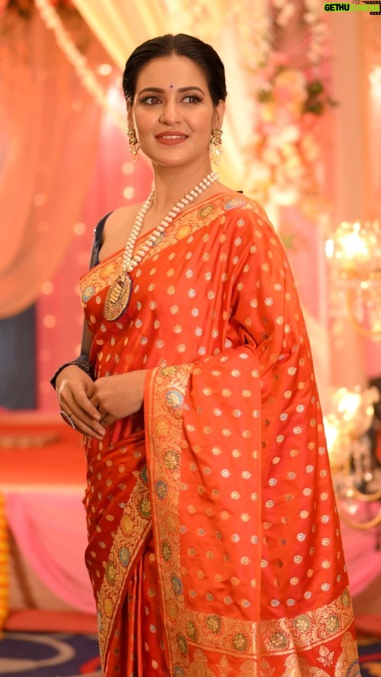 Priyanka Sarkar Instagram - সেজে উঠুন ঐতিহ্যের সাজে, আভিজাত্যের মোড়কে @priyagopalbishoyiofficial -র সঙ্গে। #PriyaGopalBishoyi #Saree #EthnicFashion #TraditionalWear #Sarees