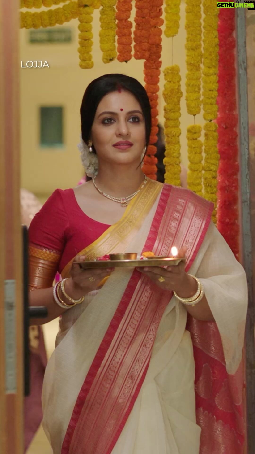 Priyanka Sarkar Instagram - কথা দিয়ে আঘাত করাটা কি আঘাত নয়? #Lojja: Trailer Out Now | Series directed by @aditiroyz03, based on the research conducted by @samragneebandyopadhyay, premieres 22nd March, only on #hoichoi. @priyankasarkarz @anujoy_chattopadhyay #SrijaHalum @indrasishroystories #KheyaliDastidar #NamitaChakraborty #IndrajitMazumder @sneha.mishti_official @saolichattopadhyay #SubhadeepGuha @svfsocial @iammony