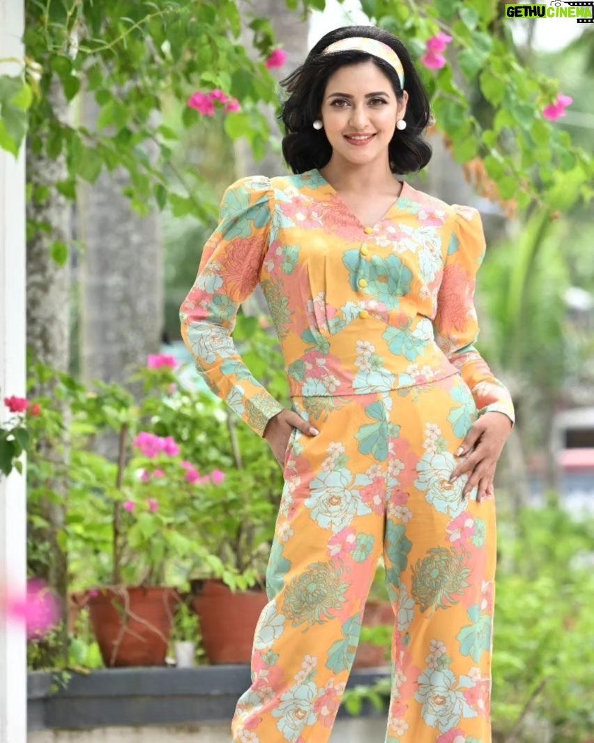 Priyanka Sarkar Instagram - Wearing @qwomanindia @somnath_roy_photography @fashiondoctor_official @makeupbysumanganguly @moumitasani