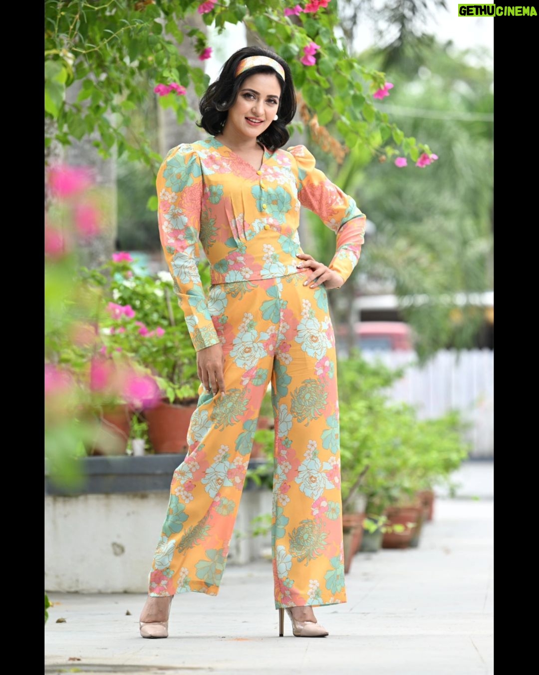 Priyanka Sarkar Instagram - Wearing @qwomanindia @somnath_roy_photography @fashiondoctor_official @makeupbysumanganguly @moumitasani