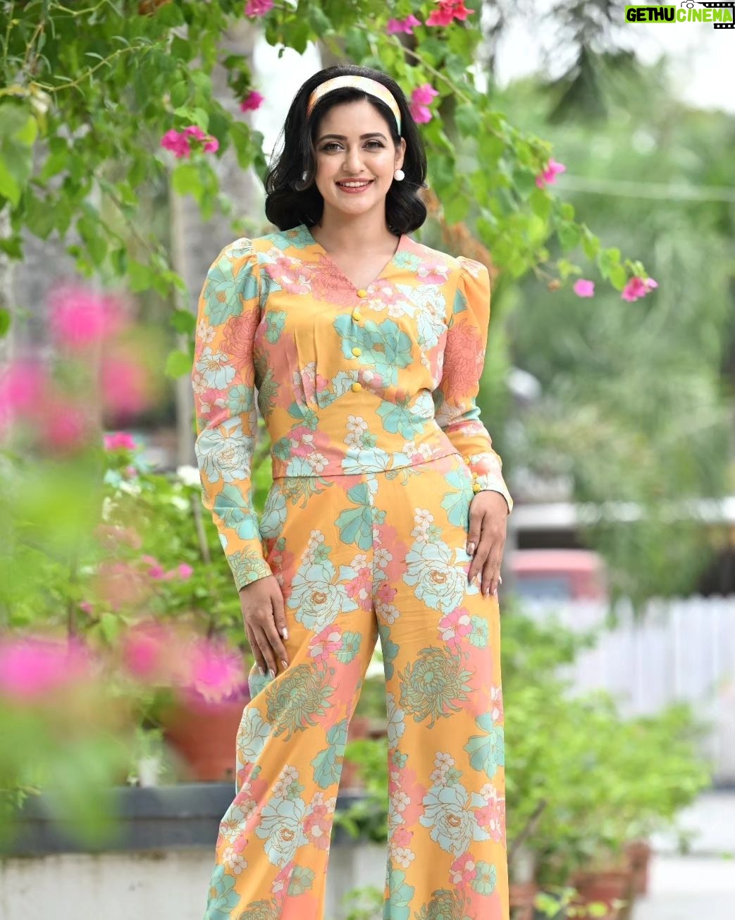Priyanka Sarkar Instagram - Wearing @qwomanindia @somnath_roy_photography @fashiondoctor_official @makeupbysumanganguly @moumitasani