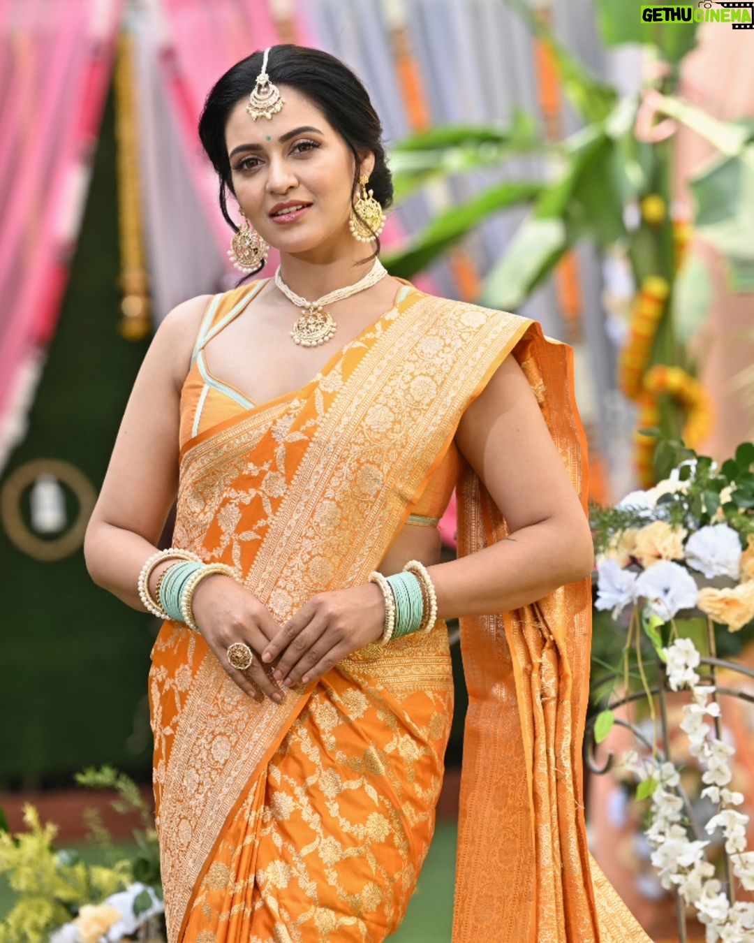 Priyanka Sarkar Instagram - Wearing @priyagopalbishoyiofficial ... @somnath_roy_photography @fashiondoctor_official @makeupbysumanganguly @moumitasani