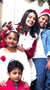 Priyanka Sarkar Instagram - Taking a Christmas special tour around town, thanks to #CalcuttaTimes.. Wonderful time spent... #MerryChristmas 🎄 @calcuttatimes @shaheb_bhattacherjee_official #Kolkara #ParkStreet #NewMarket #christmastime