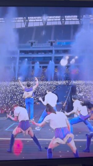 Psy Instagram - 문득 여전히 #흠뻑쇼 여운에 허덕이다 이 장면에 이 노래를 입히니 울컥한 마음 감출수가 없군요…