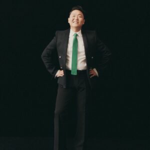 Psy Instagram - ME
*저날따라 유난히 배가 덜 나왔고 평소엔 저거보다 나옴/나음😉
*넥타이가 안떠있네요 미안합니다☺️