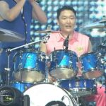 Psy Instagram - #싸이흠뻑쇼2023 #230819 #투어11공 #대구1공 #우우우우우우 #야유하다 #힘내라 #울어라 #울지마 #아버지김치 #싸이를잘다뤘던관객 #개빡쎈관객 #싸마추어 *가수는 아닌갑네 생각했던 청소년/청년시절에 막연히 꾸었던 스타디움 드러머가 잠시나마 될 수 있었습니다. 그 귀한 자리를 허락해준 우리 드러머 임채광 @chaikwang_lim 에게 감사와 경의를 표합니다. 싸이흠뻑쇼 SummerSwag 2023 - 대구