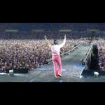 Psy Instagram - 문득 2003년 연말에 나눴던 대화가 생각납니다. 형 : 너 콘서트에서 rock 해라. 챔피언을 rock으로 바꿔봐. 나 : 한다 해도 rock으로 한곡만 가기 뜬금없지 않을까요? 형 : 그 뒤에 그대에게 를 이어서 불러 내가 파일 줄테니 나 : 헉!! 진짜요!? 감사는 너무 한데 제가 그 곡이 감당이 될까요? 형 : 너 그 노래 계속 할껄…(웃음) 그대에게 전주 맛보면 못끊는다 원작자가 만들어준 그 파일에 밴드 사운드를 얹어서 20년째 부르고 있는 ‘그대에게’ 언제 어디서 블러도 원작자처럼 멋있고 멋집니다. 신해철을 사랑하는 사람들 소리질러 #그대에게 싸이흠뻑쇼 SummerSwag 2023 - 서울