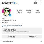 Psy Instagram - 팔로워 400만을 축하하며 프로필 교체합니다. #싸이거 Celebrating 4M followers, I’m changing profile to this #PSYger 감사합니다! THX! *흠뻑쇼 비닐백팩의 그친구 맞습니다 💦💙 P NATION