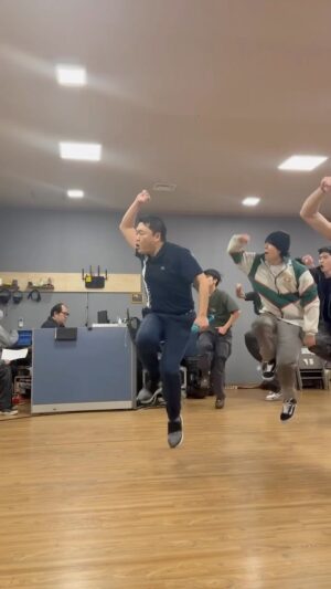 Psy Instagram - #올나잇스포 
끝내 끝장을 보고 끝날때까지 끝나지 않으려면 끝없이 편곡하고 끝을 모르게 연습해야 합니다!! 쿠오오오🔥🔥🔥 
#올나잇열흘전 오늘밤밤밤밤바바밤쉐에에에!!!