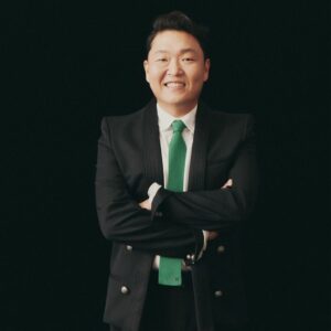 Psy Instagram - ME
*저날따라 유난히 배가 덜 나왔고 평소엔 저거보다 나옴/나음😉
*넥타이가 안떠있네요 미안합니다☺️
