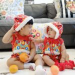 Puttichai Kasetsin Instagram – Happy Chinese New Year 2024 ครับ/ค่ะ พี่ๆ @pjpjpitt @welaand2bros 👦🏻👧🏻🧧🎊🪭🐉😊❤️🍊

ชุดน่ารัก @babylovett_brand