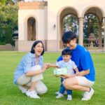 Puttichai Kasetsin Instagram – วันนี้ฝุ่นจางเราก็พาน้องพีร์เจมาเดินเล่นออกกำลังกายกันหน่อยคร้าบ 😁 และถึงแม้ว่าน้องจะเล่นจะจับของนอกบ้านขนาดไหน เราก็หมดกังวลเรื่องความสะอาด เพราะเราใช้ดีนี่ เบบี้ไวพ์
สูตรออร์แกนิค ซึ่งมีสารสกัดจากธรรมชาติถึง 7 ชนิด ใช้ทำความสะอาดผิวและของเล่นของน้องพีร์เจได้อย่างอ่อนโยนและยังช่วยยับยั้งไวรัสอีก
ด้วย เป็นตัวช่วยสำคัญของเราเมื่อทำกิจกรรมนอกบ้านกับน้องพีร์เจล่ะครับ 😉 @pjpjpitt 

#DneeThailand #DneeOrganic #DneeBabyWipes 
#ดีนี่ทิชชู่เปียก