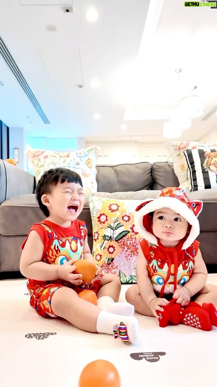 Puttichai Kasetsin Instagram - ตรุษจีนกับน้องเวลาคับ รีบโตมาวิ่งเล่นกันนะคับ 😆❤️🧧🎊 @pjpjpitt