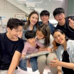 Puttichai Kasetsin Instagram - Happy birthday หนูปีหลานรักของน้าพุฒน้าจุ๋ยนะคะ หนูปีเป็นเด็กที่สดใสร่าเริง เก่งและเป็นเด็กดีมากๆอยู่แล้ว พวกเราก็ขออวยพรให้หลานรักเติบโตอย่างแข็งแรงทั้งกายและใจในทุกๆปี น้าพุฒน้าจุ๋ยจะคอยsupportหนูปีแบบนี้ตลอดไปนะคะ น้าพุฒ น้าจุ๋ย น้องพีร์เจรักมากๆเลยน้า 😄❤️🫰🏼 @aff_taksaorn ป.ล.รูปวันเกิดคุณแม่แต่ลงวันเกิดคุณลูกนะคะ 😆🎉🎂